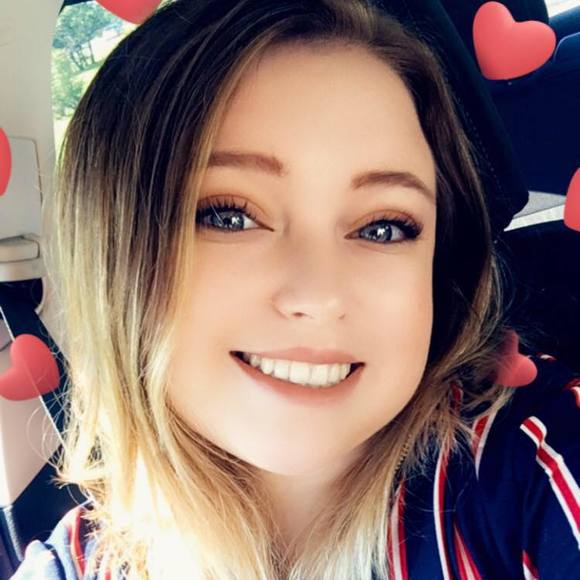 Meet your Posher, Nicole - Picture 1 of 1